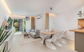 Cro.Lo Modern Retreat